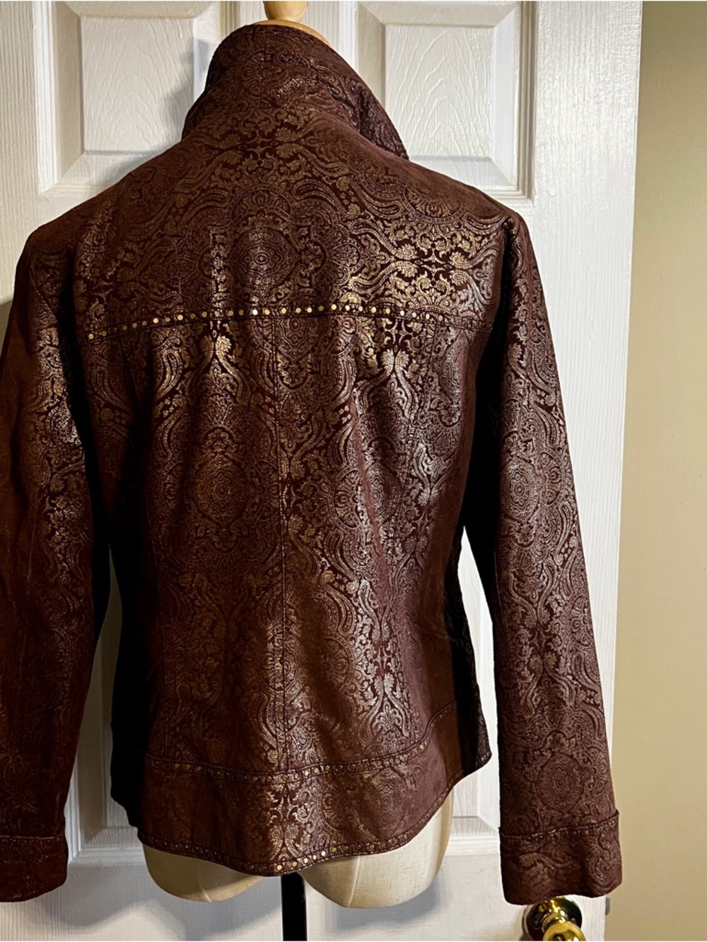 In Suede Wms Y2K Brown Gold Metallic Paisley Studded Trucker Boho Leather JKT‎ M - Picture 7 of 15